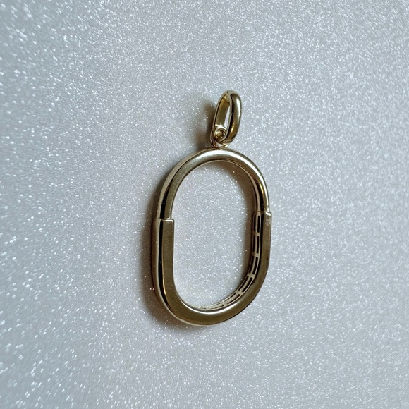 Gold Oval Pendant - Picture 3 of 8